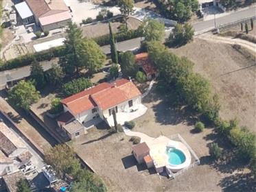 Casă / vilă Vila, 145 m², piscina tot confortul, grădină frumoasă cu vedere la Tr