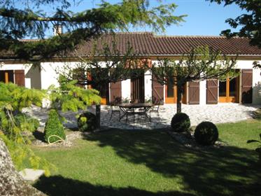 Linda casa / bungalow Villa, 145 m ², piscina, todo conforto, belo jardim com vistas impressio