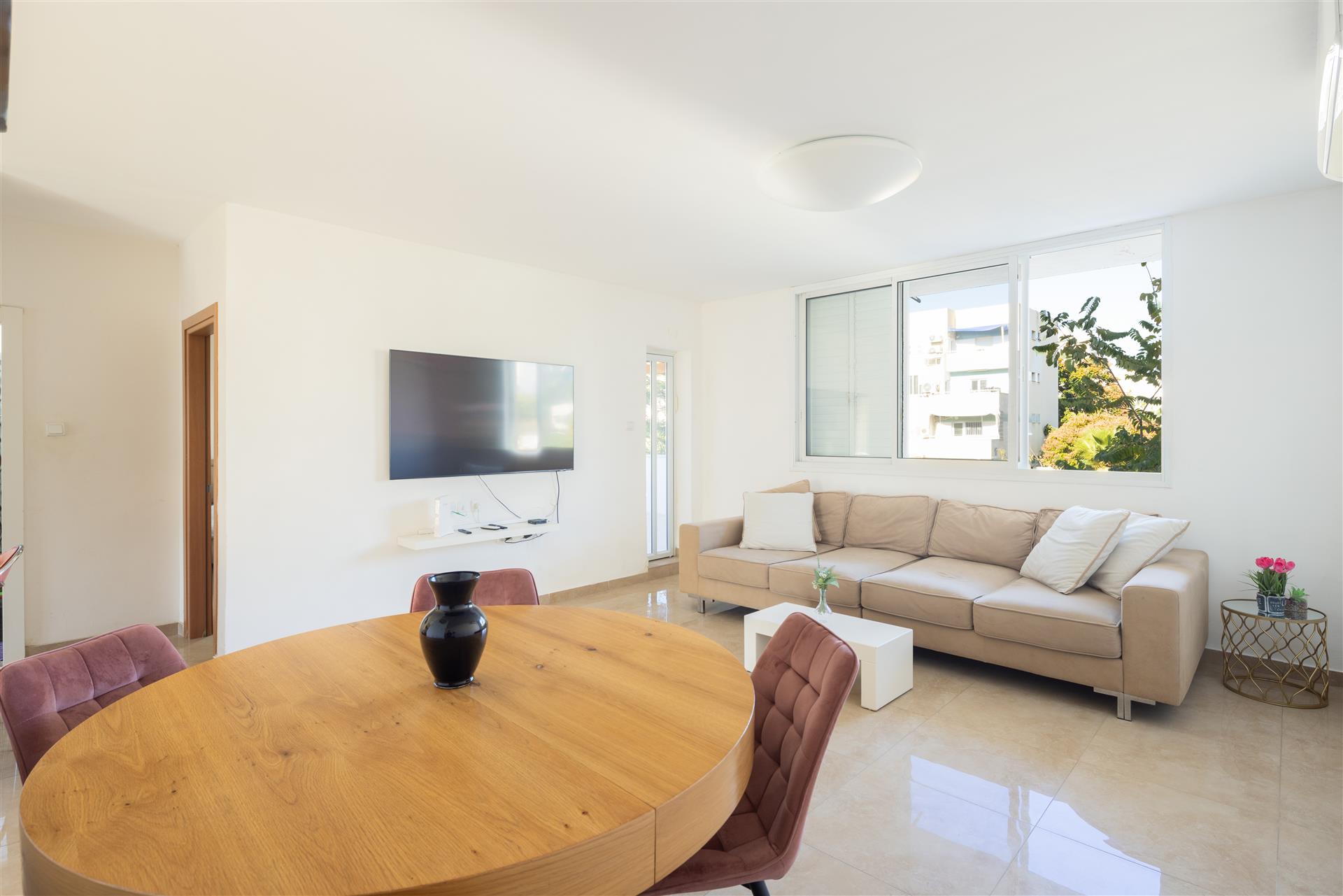 Renovated 3BR/2Bath in Nice Area in Rishon Lezion