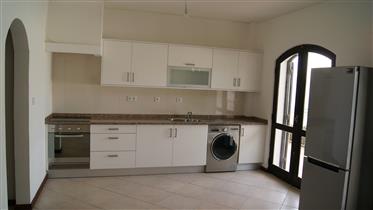 Lovely Recently Renovated 2 Bedroom Apartment 