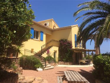Villa sur la Côte d’Azur Français.