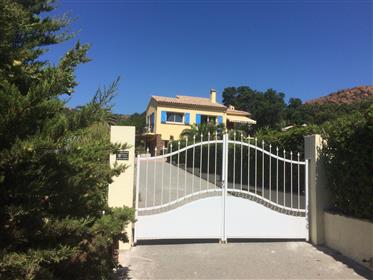 Villa sur la Côte d’Azur Français.