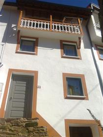 Renovirana šistička kuća u gradu Serra da Estrela