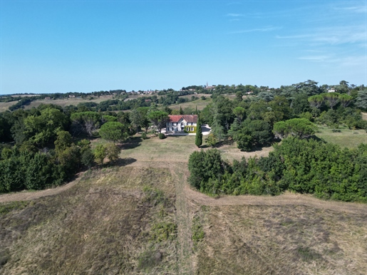 Property of 449m2 for sale with 17ha of land and outbuildings