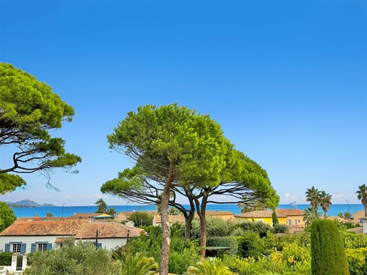 Villa for sale walking distance to La Nartelle beaches