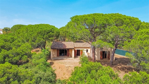 Villa avec grand terrain à vendre à La Croix-Valmer