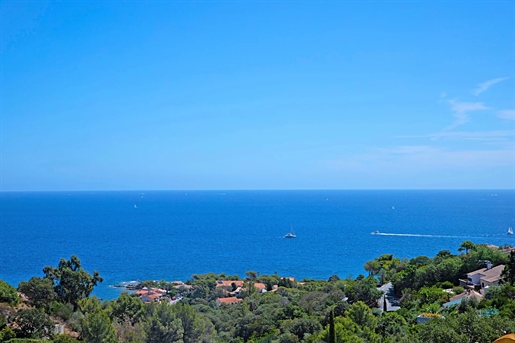 Sea view modern villa for sale in Les Issambres