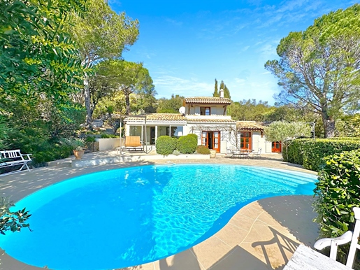 Renovated villa with open view for sale in Grimaud