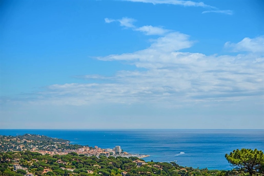 Villa vue mer panoramique à vendre à Beauvallon Bartole