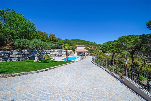 Villa met panoramisch zeezicht te koop in Beauvallon Bartole