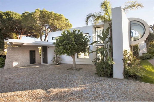 Moderne villa te koop op wandelafstand van de stranden van Pampelonne