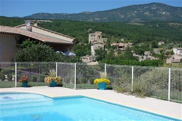 Drôme Provençale - grote villa met zwembad.   Prachtig uitzicht
