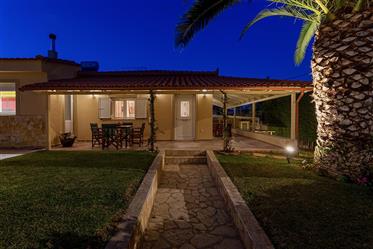 Villa for sale in Artemida