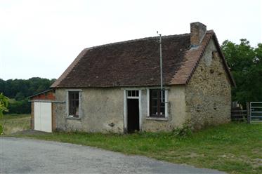 Proprietà di country cottage per lavori di restauro completo.