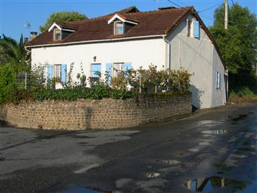 Pretty Town House in Midi Pyrenees Close to Amenities
