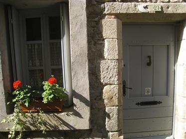 Casa de pueblo auténtico de piedra restaurado.