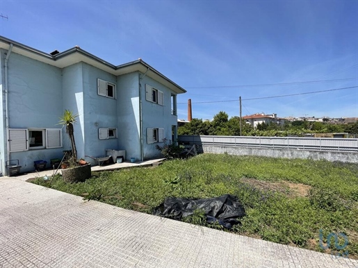 House with 3 Rooms in São joão da madeira with 257,00 m²