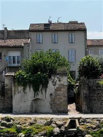 Wspaniała nieruchomość historyczna w południowej Francji 