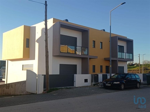 Housing with 3 Rooms in Lisboa with 180,00 m²
