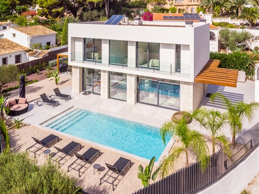 Villa Fustera - Modern, new, and within walking distance to the beach