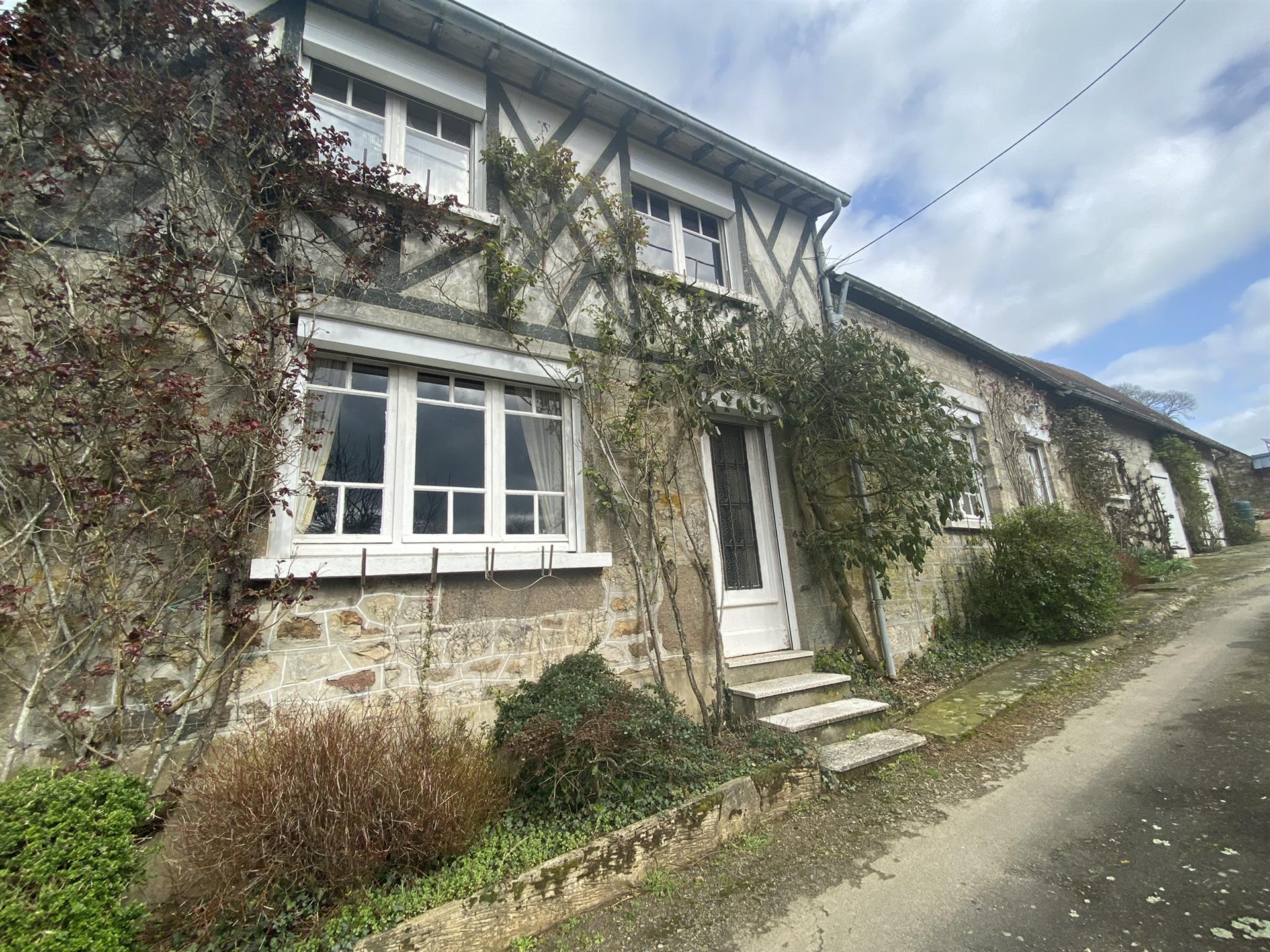 House located in Juvigny-Val-D'Andaine (Orne) (61140), of approximately 96 m² of living space 