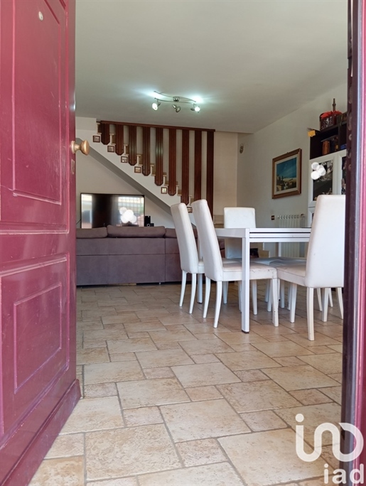 Venta Casa unifamiliar / Villa 210 m² - 3 dormitorios - Pomezia