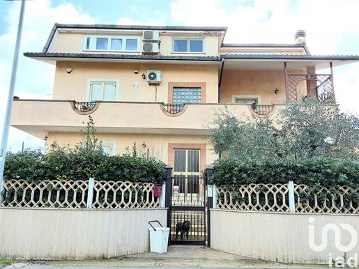 Sale Apartment 140 m² - 3 bedrooms - Pomezia