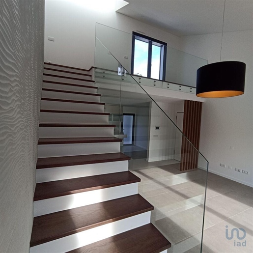 Home / Villa met 3 Kamers in Leiria met 150,00 m²