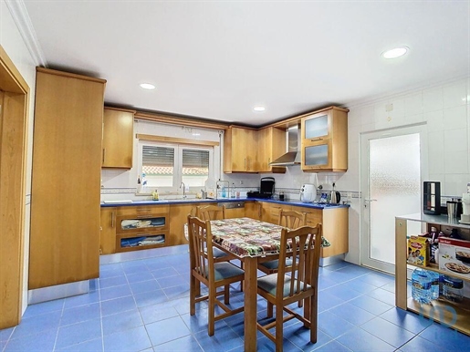 Home / Villa met 5 Kamers in Leiria met 587,00 m²