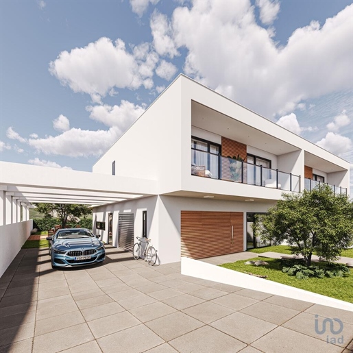 Casa / Villa T4 em Estômbar e Parchal de 250,00 m²