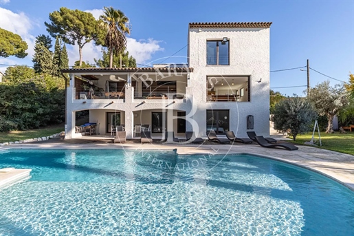 Antibes - Renovated Villa - Walking Distance From The Beach