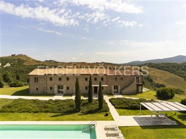 Farmhouse with pool in a unique panoramic setting