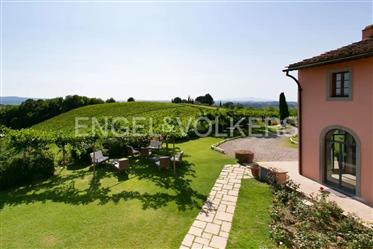 Elegant estate with organic wine production in the Florentine countryside 