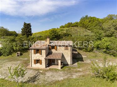 Romantic Tuscan retreat in the hills between San Gimignano and Volterra 
