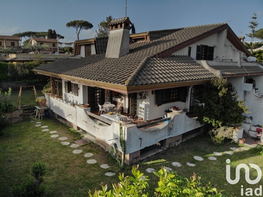 Detached house / Villa 276 m² - 4 bedrooms - Anzio