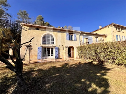 Beautiful Provencal House close to Terres Blanches