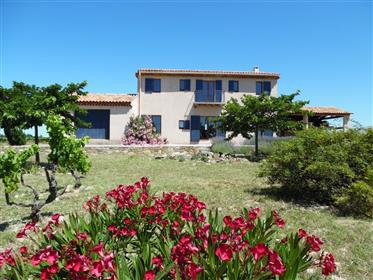 Contemporary farmhouse in the middle of the vineyards with beautiful view on the Ventoux. 