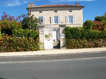 Hus / B & B säljes i Dordogne 