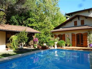 Дом с бассейном 400000 евро