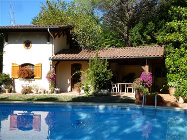 Maison   avec piscine  375000 euros