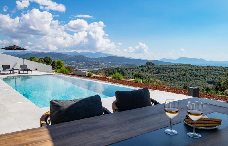 Villa de luxe de 3 chambres avec vue imprenable sur l’océan à Lefkada