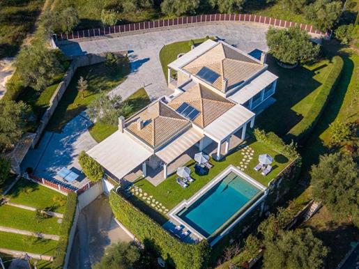  Lussuosa villa con 5 camere da letto e piscina privata situata a Kokkini, Corfù - Grecia