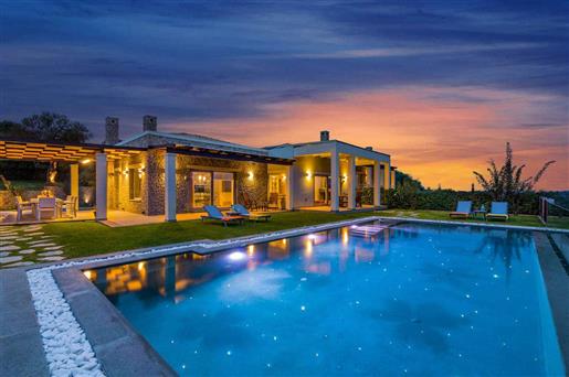  Luxe villa met 5 slaapkamers en privézwembad gelegen in Kokkini, Corfu - Griekenland