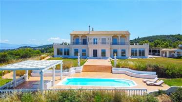 Villa Almyros mit Meerblick und 5 Schlafzimmern