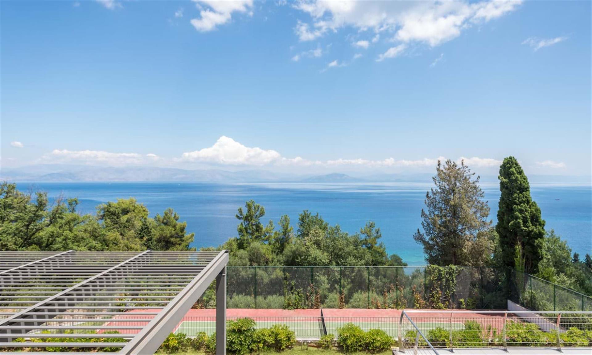 Stunning 5 bedroom Villa in a great location near the Achilleon Palace, convenient for Corfu Town, t
