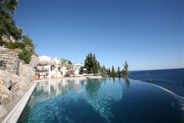 Individual 5 Bedroom Villa with Amazing Ocean Views