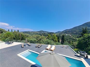 Luksusowa willa z 5 sypialniami i niesamowitym widokiem na pasma górskie Korfu 