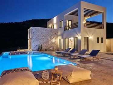 Vilă modernă, minimalistă, cu 4 dormitoare, cu piscină privată în nordul insulei Zakynthos, Grecia