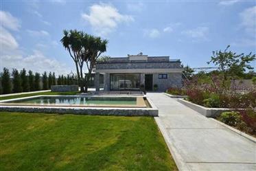 Voll möblierte Luxusvilla mit 4 Schlafzimmern, 150 Meter vom Strand von Issos, Korfu, Griechenland 