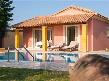 Superbe villa de deux chambres avec piscine privée à Dassia, Corfou Grèce 